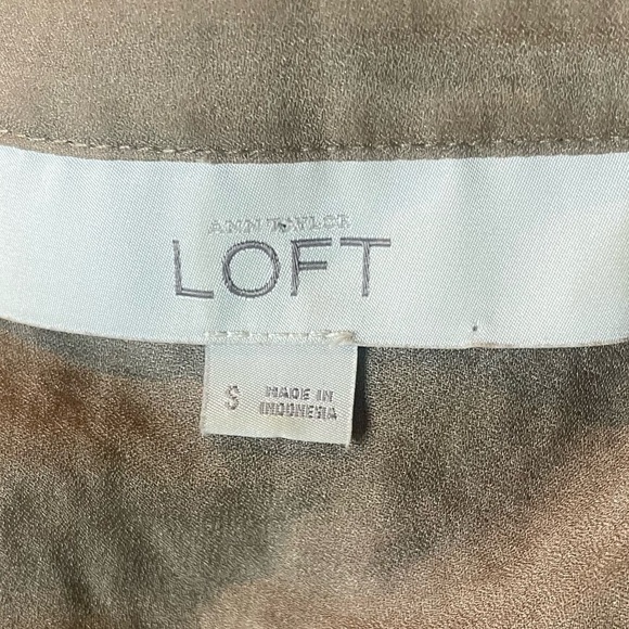 Ann Taylor LOFT, Size Small Sheer Linen Button-up, Tab Sleeves with Pockets Top - Picture 8 of 8